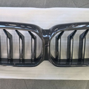 bmw g30 5시리즈 lci 드라이카본 그릴 이미지