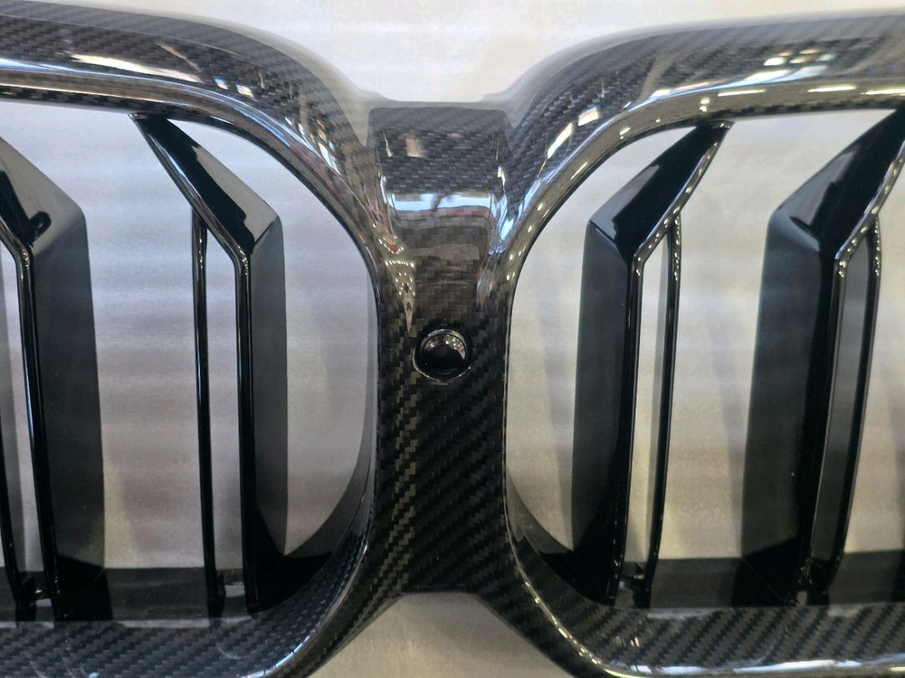 bmw g30 5시리즈 lci 드라이카본 그릴 이미지