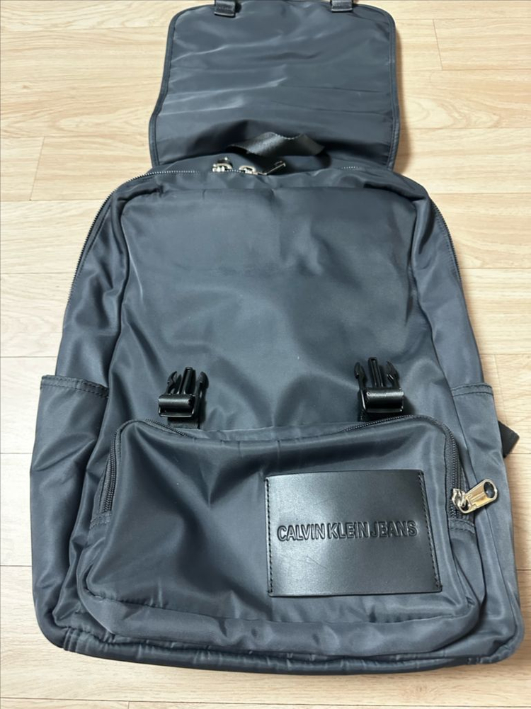 캘빈클라인 백팩 팝니다. 이미지