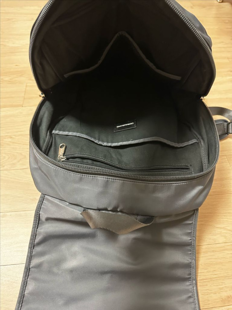 캘빈클라인 백팩 팝니다. 이미지