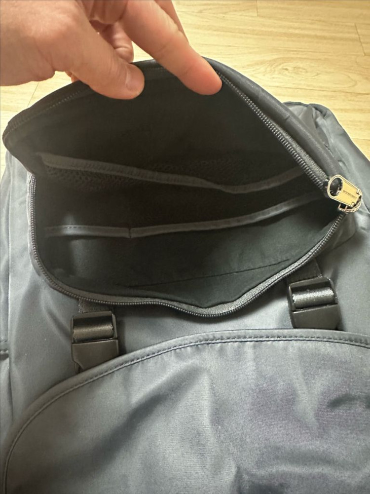 캘빈클라인 백팩 팝니다. 이미지