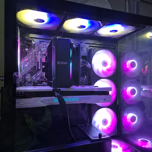 라이젠 5600 / RTX 5060Ti16G / RAM 32GB / NVMe 1TB 컴퓨터 게이밍 본체 팝니다 .