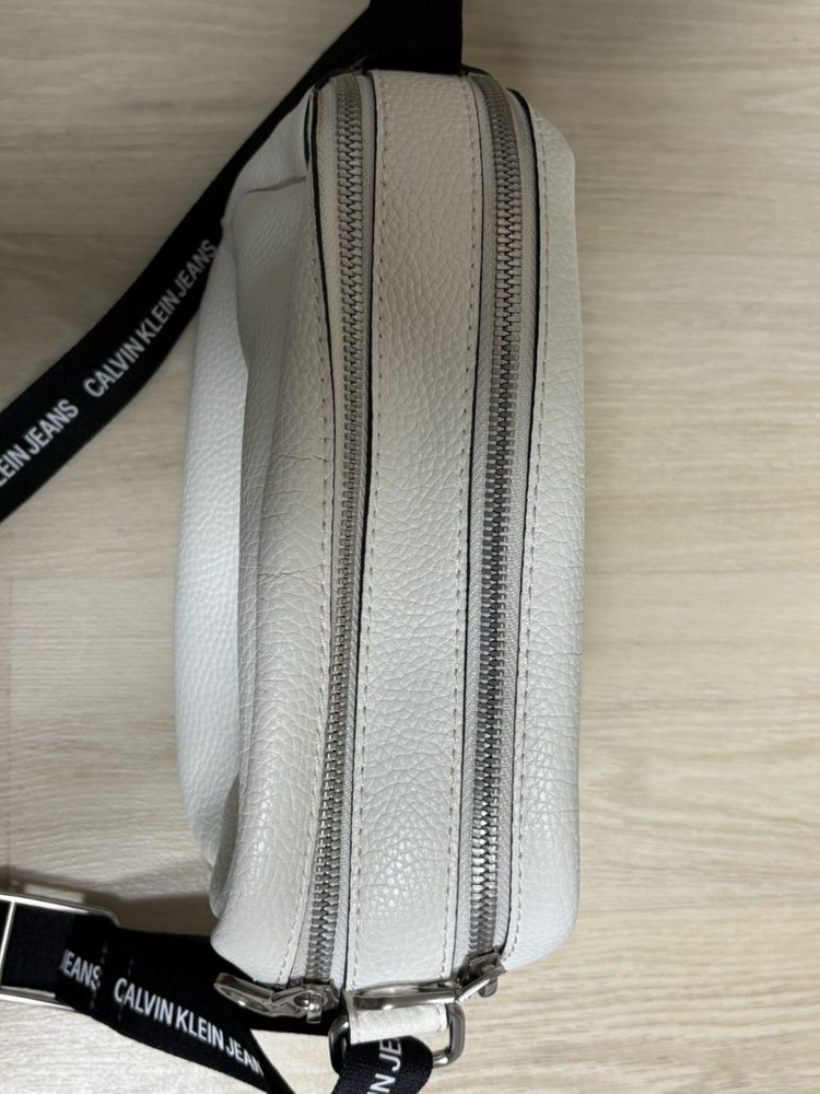 켈빈클라인진 화이트 크로스백,카메라백, 숄더백, 메신저백--1