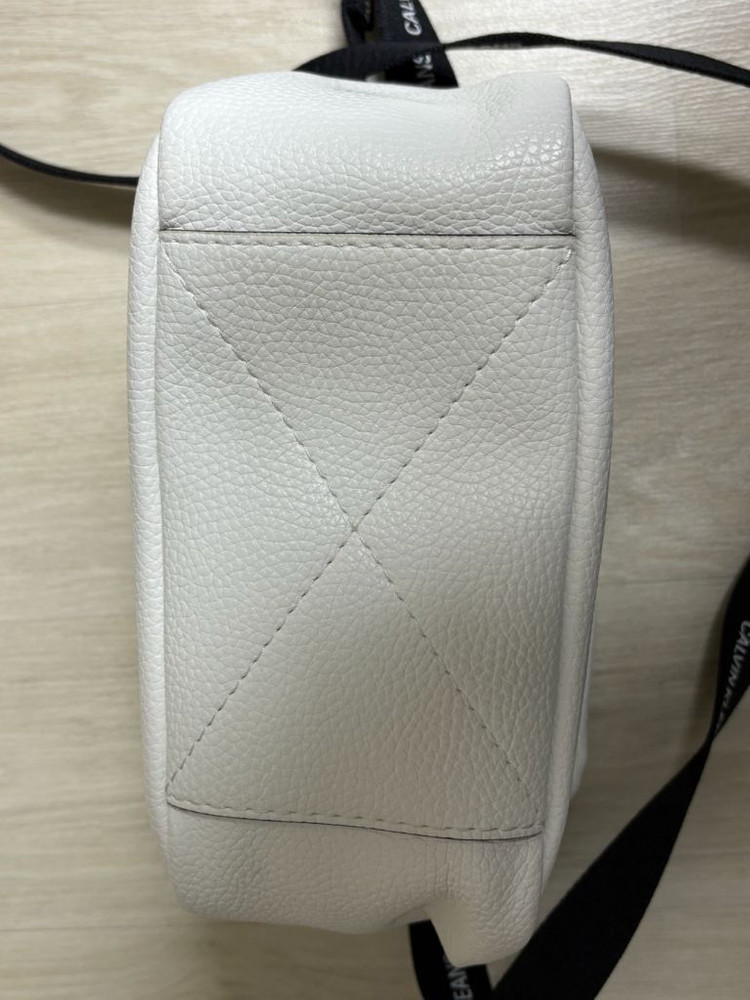 켈빈클라인진 화이트 크로스백,카메라백, 숄더백, 메신저백--5