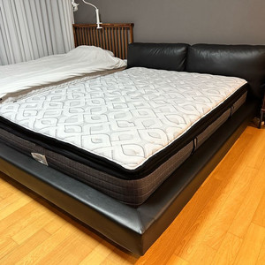 씰리 서프라이즈 H5 필로우탑 퀸 침대 매트리스 + 천연 소가죽 침대 프레임 퀸 이미지