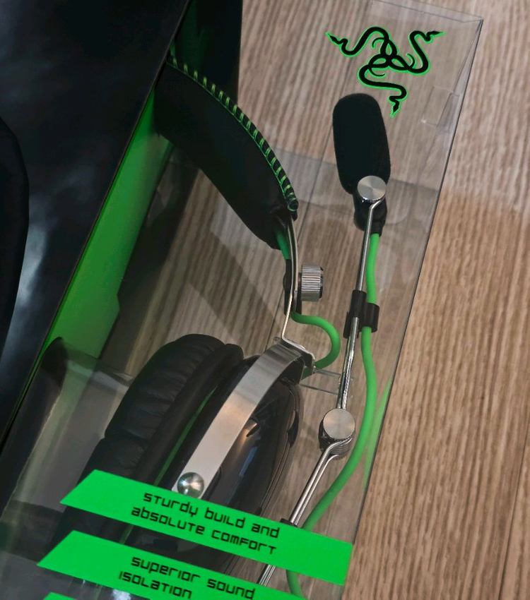 (미개봉) 레이저 블랙샤크 게이밍 헤드셋--3