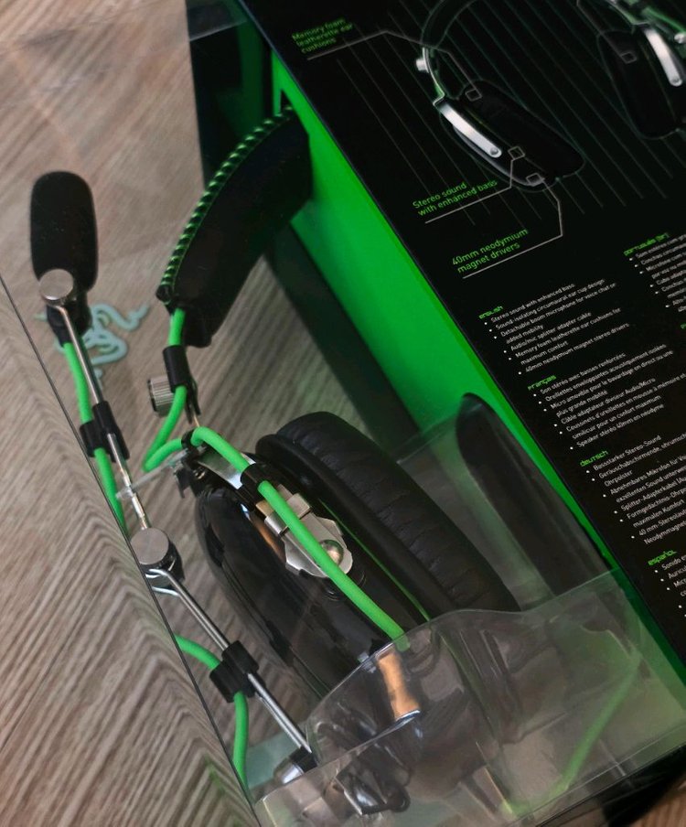 (미개봉) 레이저 블랙샤크 게이밍 헤드셋--4