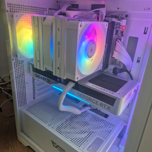 미사용 화이트9800x3d 5070ti b850m 본체