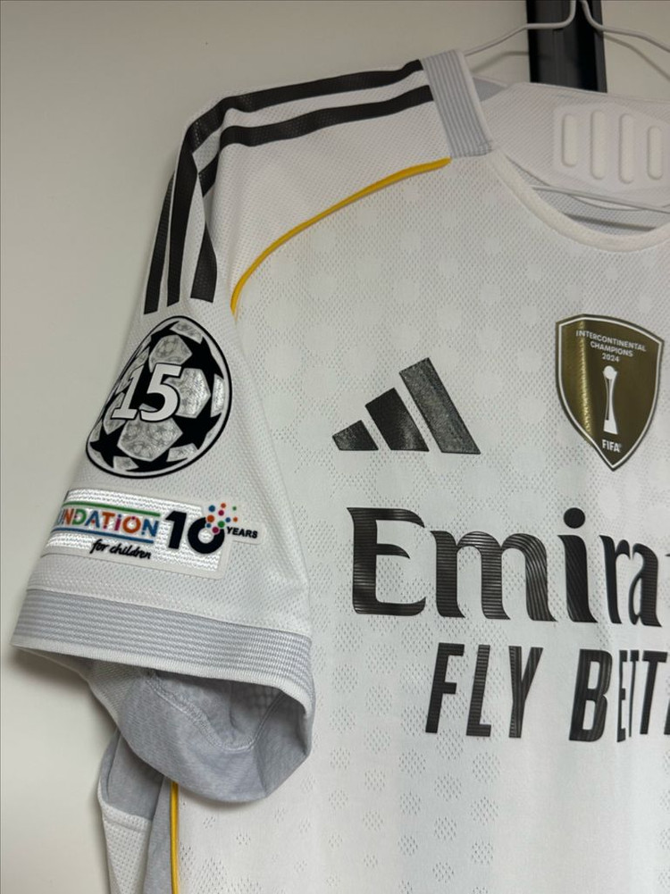 레알 마드리드 어센틱 25/26 홈 유니폼 음바페 2XL 새제품--1