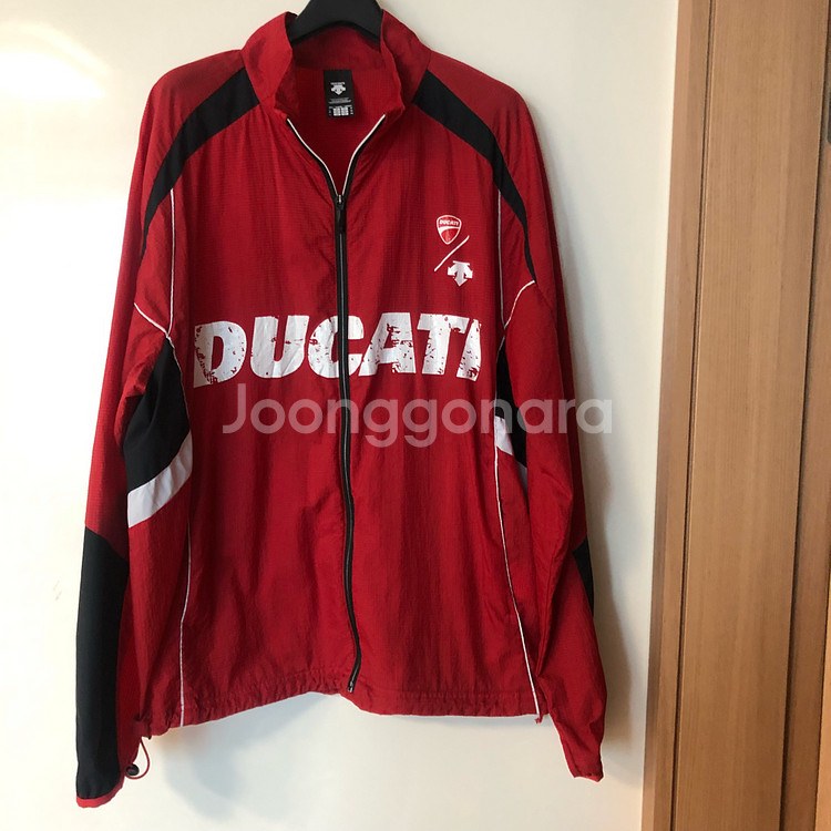 데상트X두카티 23년 협업 경량 바람막이 두카티 100 레드 빨강--1