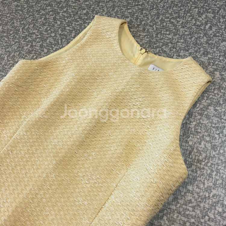 시에 SIE 21년 썸머 트위드 민소매 슬리브리스 레몬 원피스 나시--2