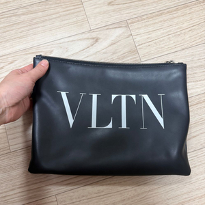 발렌티노 클러치백