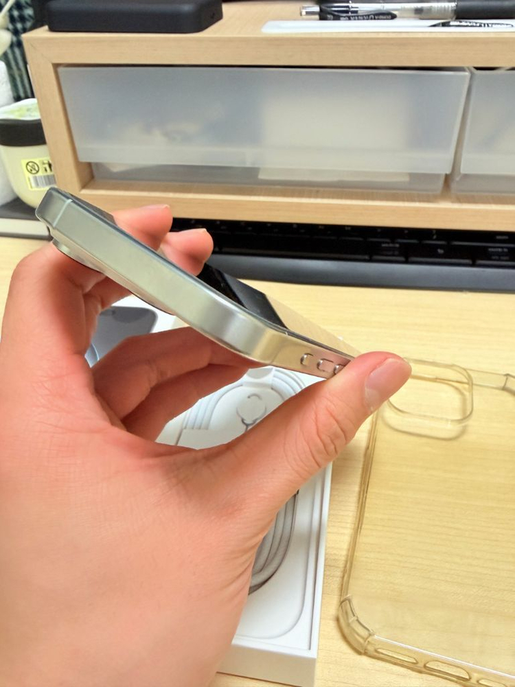 아이폰 16 Pro 256GB 화이트 티타늄--4