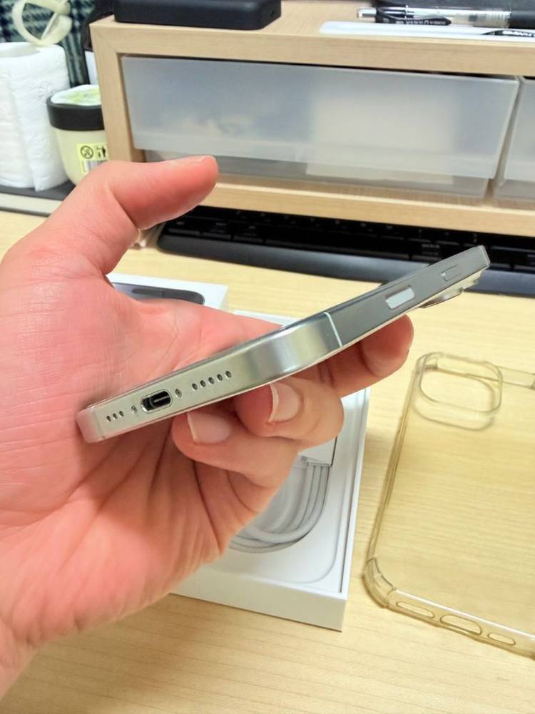 아이폰 16 Pro 256GB 화이트 티타늄--6