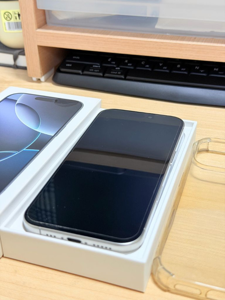 아이폰 16 Pro 256GB 화이트 티타늄--7