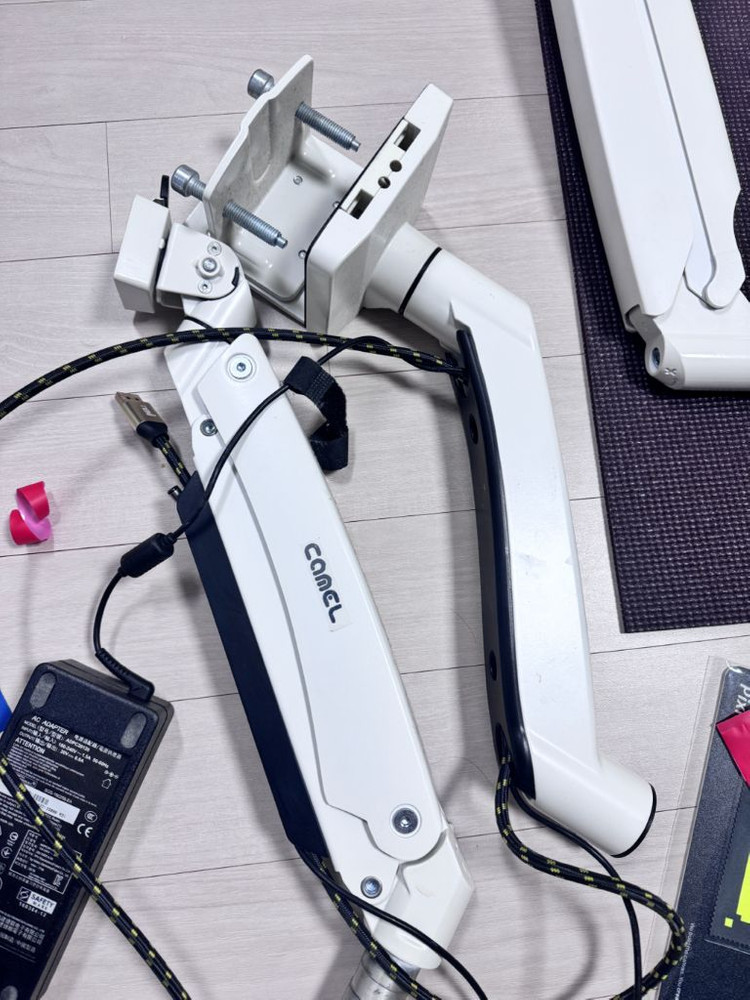 벤큐 32인치 커브드 144hz QHD + 카멜 모니터암 이미지