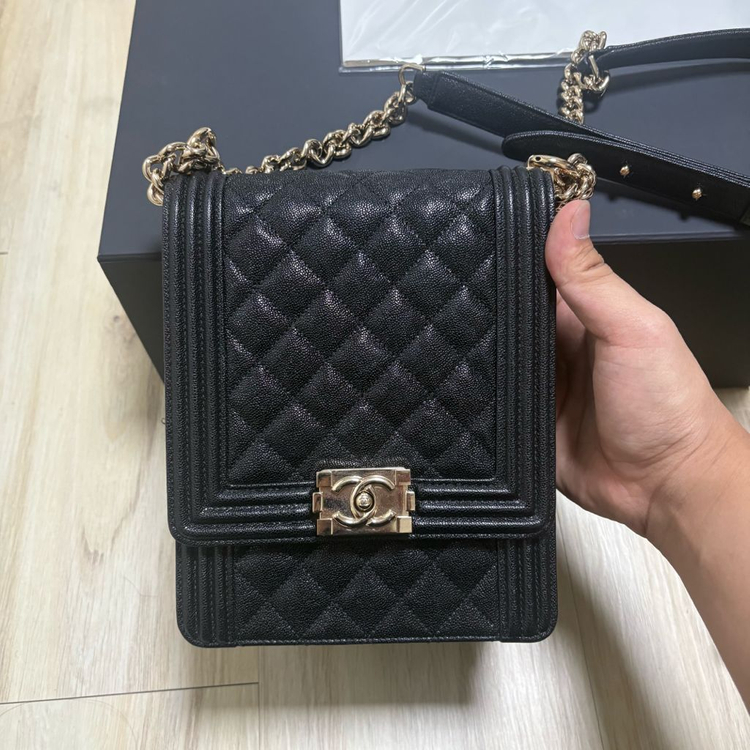 [백화점판/새상품급] 샤넬 캐비어 보이 플랩 사첼 백 이미지