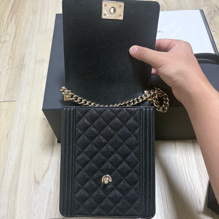 [백화점판/새상품급] 샤넬 캐비어 보이 플랩 사첼 백 이미지