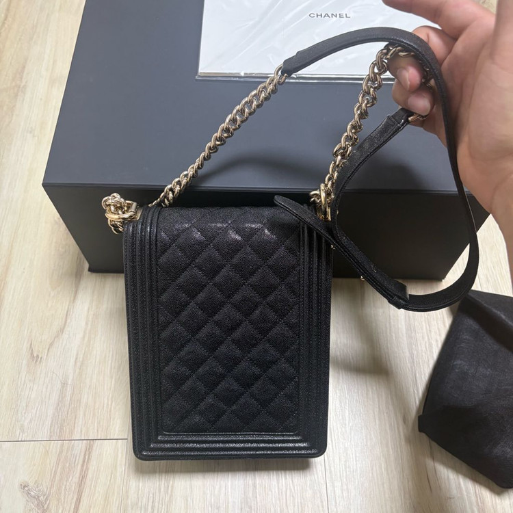 [백화점판/새상품급] 샤넬 캐비어 보이 플랩 사첼 백 이미지