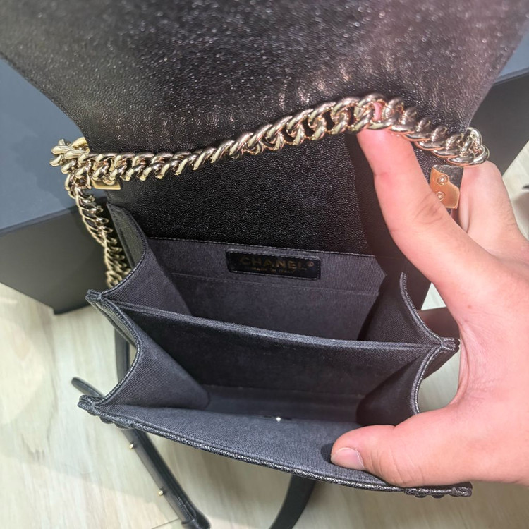 [백화점판/새상품급] 샤넬 캐비어 보이 플랩 사첼 백 이미지