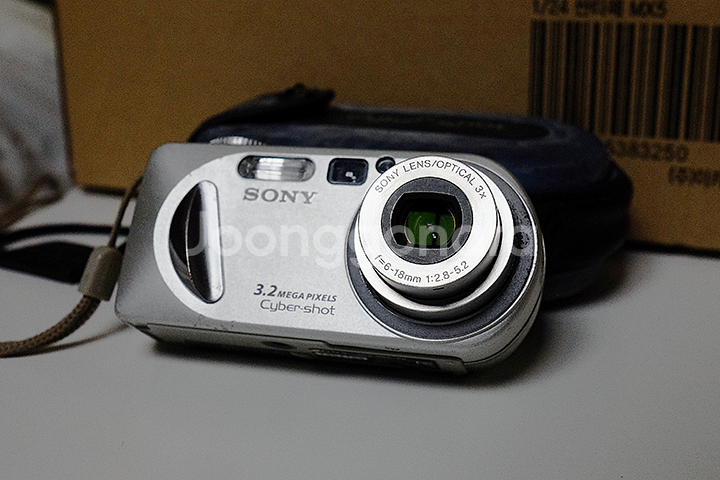 (빈티지 레트로 디카) 소니 사이버샷 DSC-P8 실버 팝니다 -신품호환베터리 포함--1