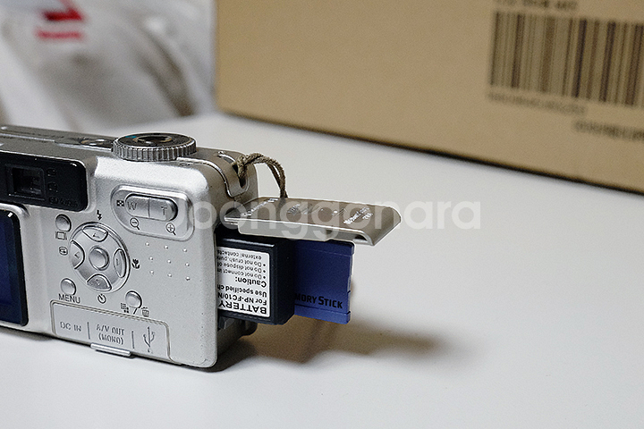 (빈티지 레트로 디카) 소니 사이버샷 DSC-P8 실버 팝니다 -신품호환베터리 포함--6