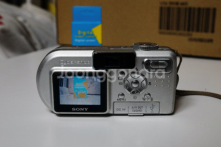 (빈티지 레트로 디카) 소니 사이버샷 DSC-P8 실버 팝니다 -신품호환베터리 포함--3