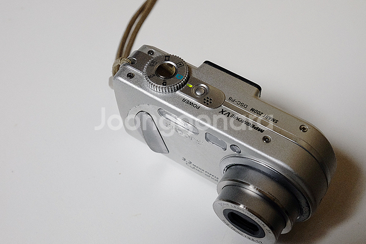 (빈티지 레트로 디카) 소니 사이버샷 DSC-P8 실버 팝니다 -신품호환베터리 포함--2