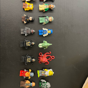 레고 미니피규어 다양하게 판매합니다.