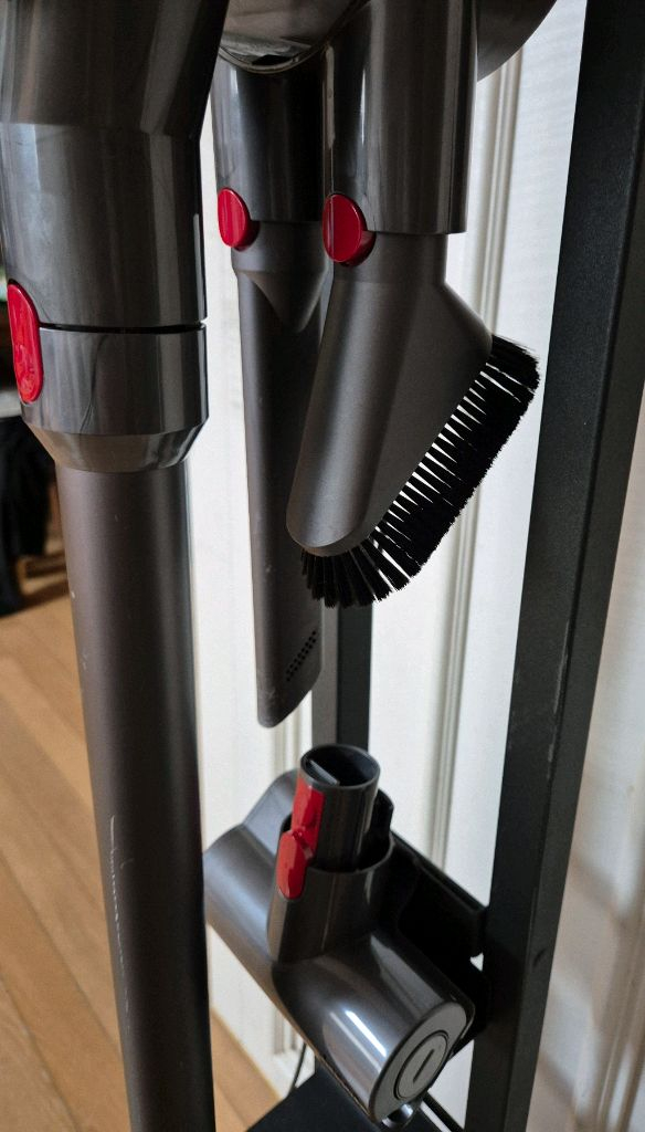 다이슨 무선청소기 v8 천안직거래--3