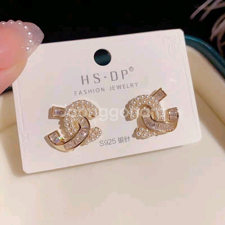 샤넬 CC 로고 귀걸이--1