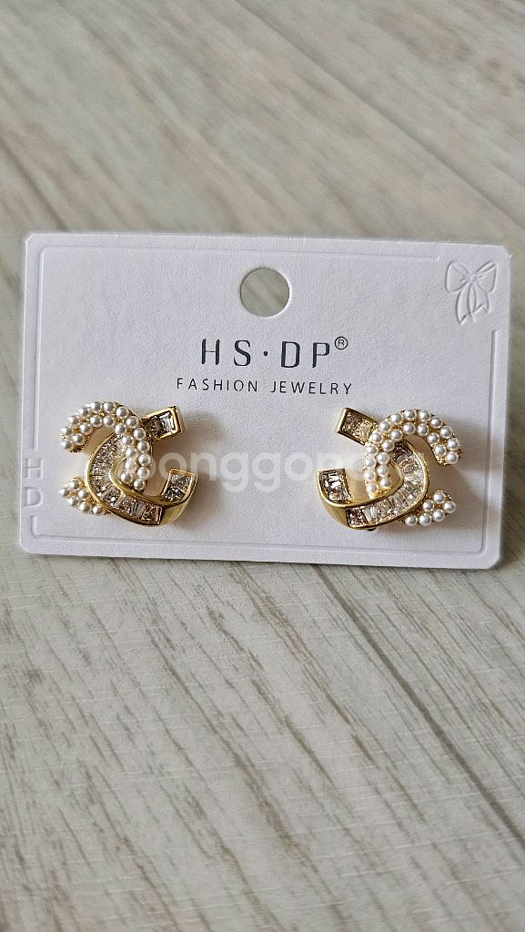 샤넬 CC 로고 귀걸이--2