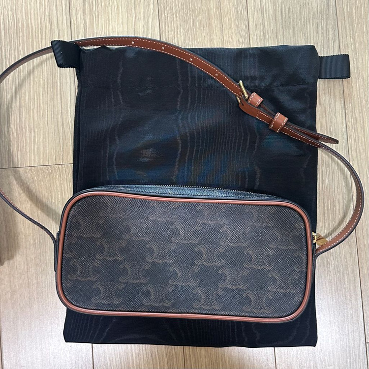 셀린느 트리옹프 미니 카메라 숄더백--2