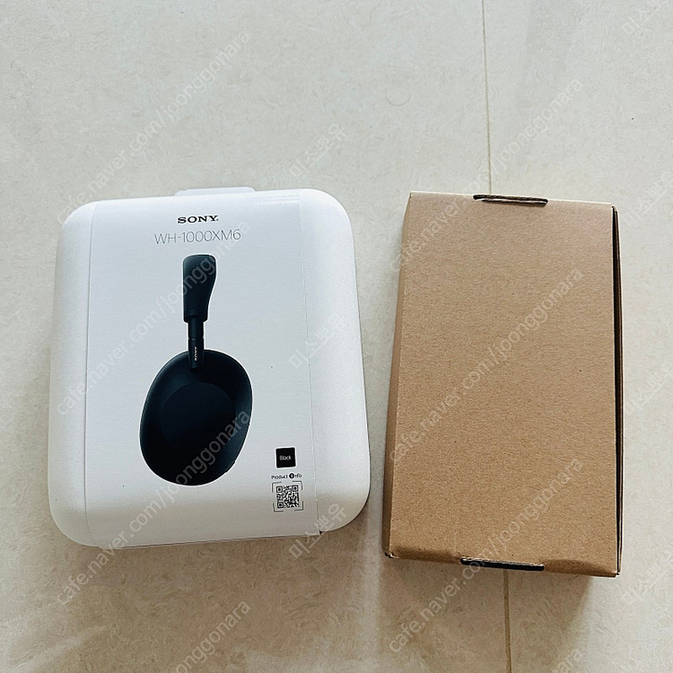 소니 헤드폰 WH-1000XM6 플래티넘 실버/블랙 미개봉 새제품(거치대포함) 팝니다 이미지