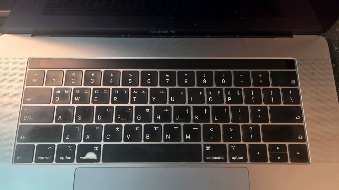 맥북 프로 a1990 / 전원 안켜짐--1