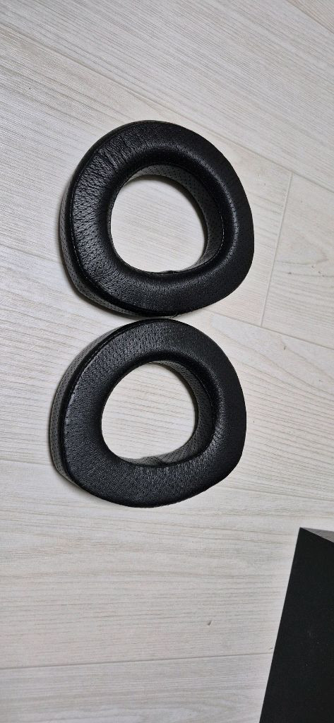 젠하이져 HD820 밀폐헝 헤드폰 팝니다.마지막 가격다운--1