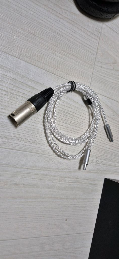 젠하이져 HD820 밀폐헝 헤드폰 팝니다.마지막 가격다운--2