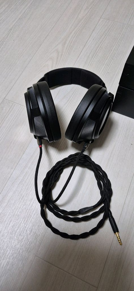 젠하이져 HD820 밀폐헝 헤드폰 팝니다.마지막 가격다운--3