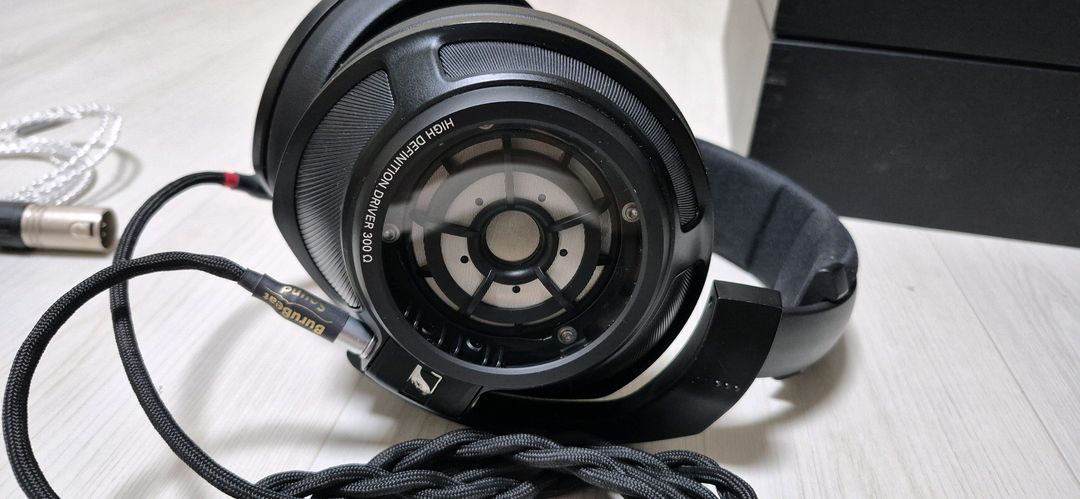 젠하이져 HD820 밀폐헝 헤드폰 팝니다.마지막 가격다운--5