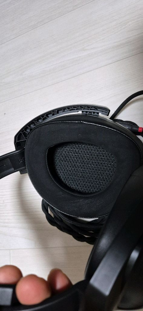 젠하이져 HD820 밀폐헝 헤드폰 팝니다.마지막 가격다운--8