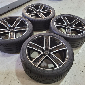 아우디A8 20인치 순정품휠타이어 한대분 이미지