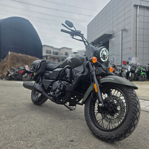 신차급) UM 레니게이드 코만도125 25년식 짧은키로수 저렴하게 판매합니다