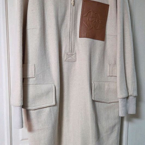 럭키슈에뜨 양가죽패치 반집업 원피스