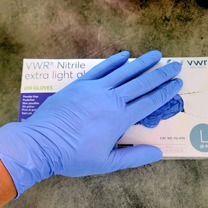 니트릴 장갑(작업용 고무장갑) 사이즈 라지 , 200매 1박스 택포 15000원에 팝니다