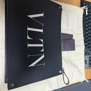 발렌티노 VLTN로고 파우치