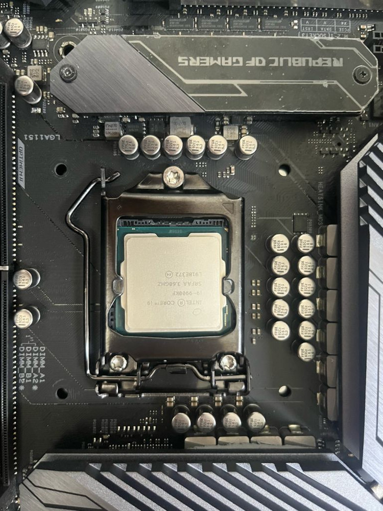 인텔 9세대 i9 9900KF cpu + z390 막시 히어로 메인보드--3