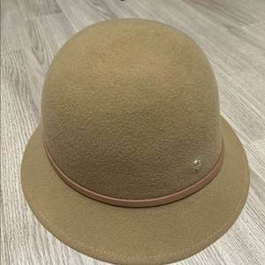 헬렌카민스키 겨울모자 거의새제품