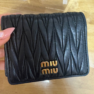 미우미우 마테라쎄 반지갑 (보증서포함풀박)