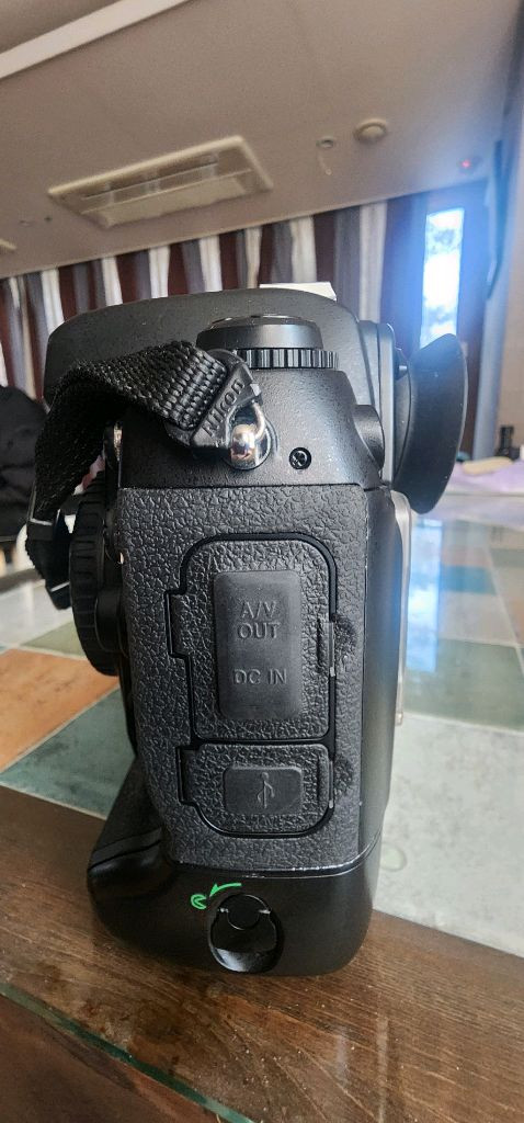 니콘 D2x DSLR 카메라 + 18-35mm 렌즈 세트--4