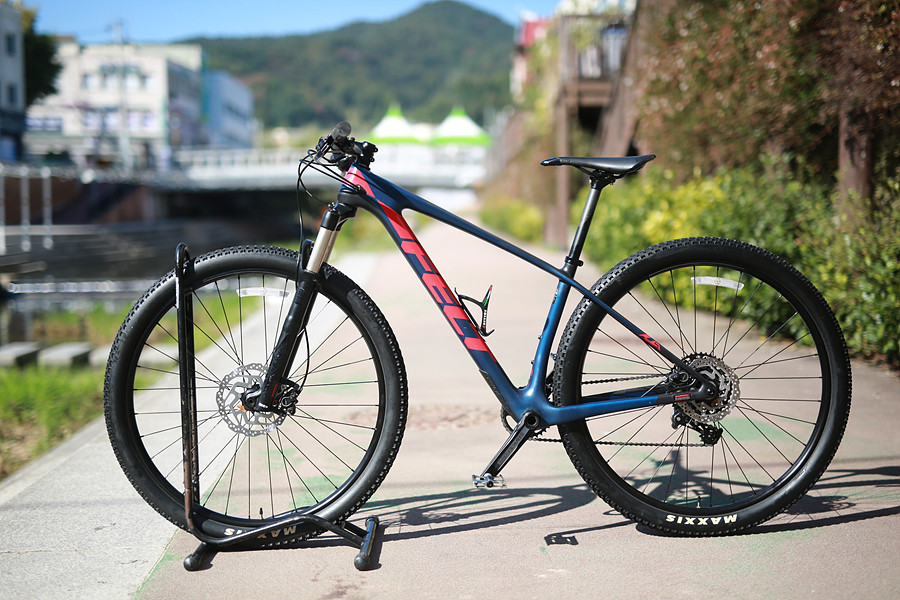 *주행거리 짧음*20년 펠트 *카본완성차* 16인치-29인치---3